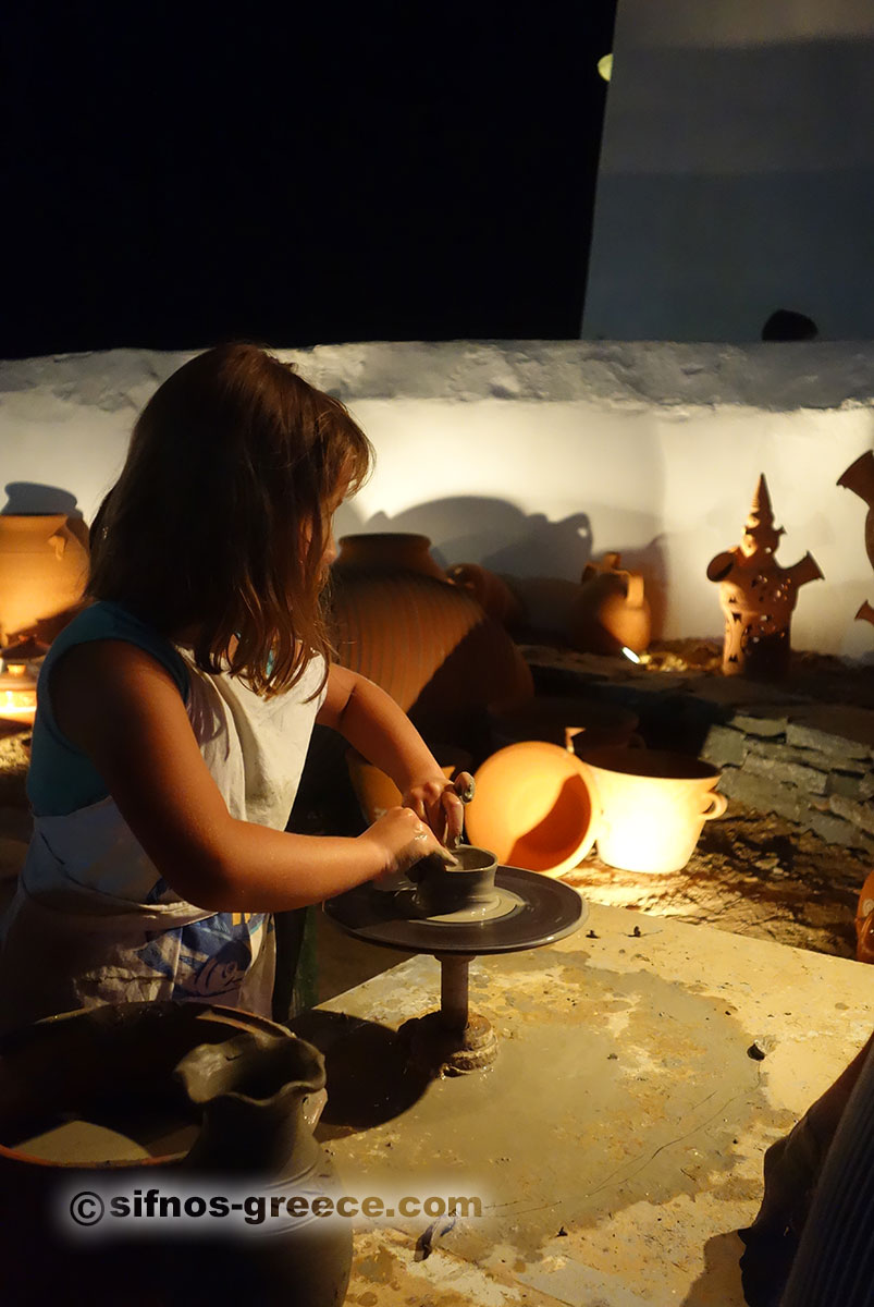 Keramik lektioner för barn på kykladiska Gastronomi Festival