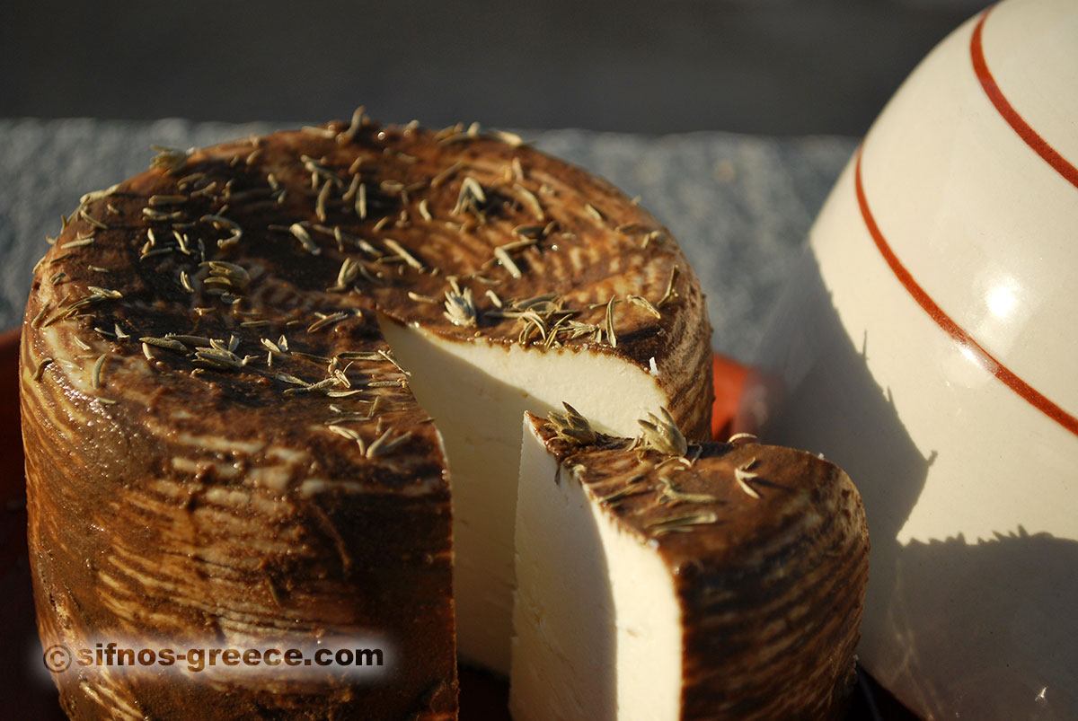 Gilomeni manoura, traditionell kryddig ost av Sifnos